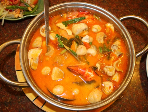 Tom Yam là món ăn nổi tiếng trong ẩm thực Thái Lan với vị chua cay đặc trưng. Tom Yam là món ăn nổi tiếng trong ẩm thực Thái Lan với vị chua cay đặc trưng.