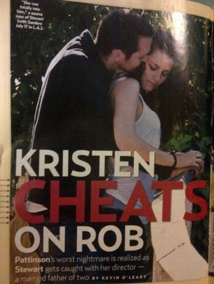 Tờ Us của Mỹ vừa đăng loạt ảnh Kristen Stewart ôm hôn đạo diễn Rupert Sanders Tờ Us của Mỹ vừa đăng loạt ảnh Kristen Stewart ôm hôn đạo diễn Rupert Sanders