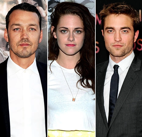 Kristen phản bội Robert sau 3 năm yêu nhau khi cô vụng trộm ôm hôn đạo diễn Rupert. Kristen phản bội Robert sau 3 năm yêu nhau khi cô vụng trộm ôm hôn đạo diễn Rupert.