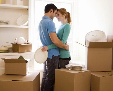 happy-couple-moving-490743-1368302009_50