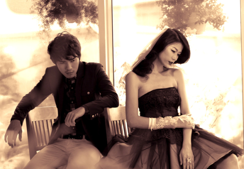 Trang Trần chia sẻ đây là lần đầu cô mặc soiree cưới mà không tươi cười rạng rỡ. Trang Trần chia sẻ đây là lần đầu cô mặc soiree cưới mà không tươi cười rạng rỡ.