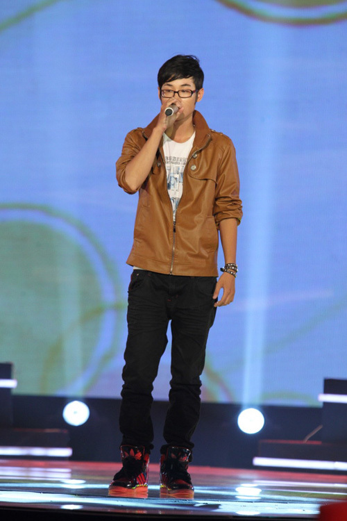 Nhiều khán giả xem tập một của vòng 'Giấu mặt' rất thích thú khi gặp lại Phạm Trần Phương của VN's Got Talent. Không ít người còn 'ngờ ngợ' vì trông anh... giống một ai đó. Nhiều khán giả xem tập một của vòng 'Giấu mặt' rất thích thú khi gặp lại Phạm Trần Phương của VN's Got Talent. Không ít người còn 'ngờ ngợ' vì trông anh... giống một ai đó.