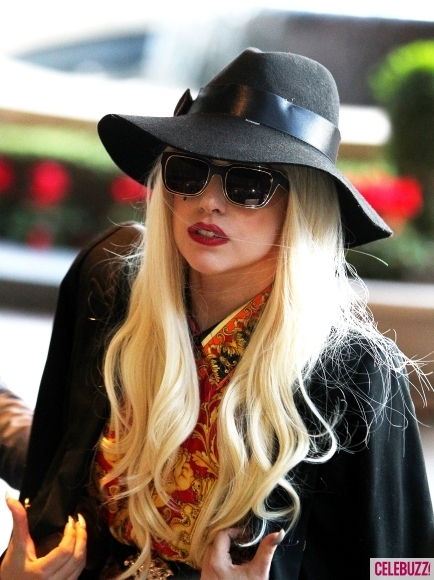 Gaga hy vọng Kristen và Rob sẽ vượt qua sóng gió này. Gaga hy vọng Kristen và Rob sẽ vượt qua sóng gió này.