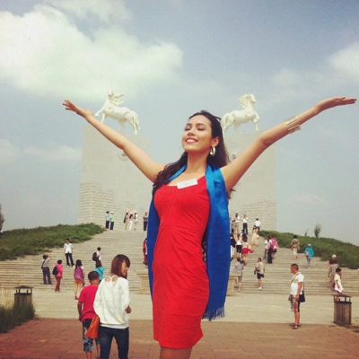 Khoảnh khắc lãng mạn của Hoàng My giữa khung cảnh. Khoảnh khắc lãng mạn của Hoàng My giữa khung cảnh.