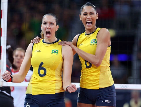 Thaisa cùng với đội tuyển bóng chuyền Brazil đang thi đấu rất thành công ở Olympic Thaisa cùng với đội tuyển bóng chuyền Brazil đang thi đấu rất thành công ở Olympic