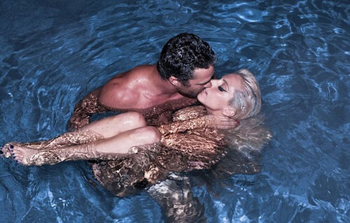 Lady Gaga chụp ảnh nude cùng Taylor Kinney. Lady Gaga chụp ảnh nude cùng Taylor Kinney.