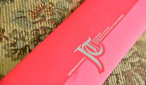 Trong đám cưới lạ và độc đáo của Đoan Trang, cô dâu chú rể đã chuẩn bị một tấm thiệp với phong cách hiện đại, mang phong cách phương Tây để gửi tới bạn bè. Trong đám cưới lạ và độc đáo của Đoan Trang, cô dâu chú rể đã chuẩn bị một tấm thiệp với phong cách hiện đại, mang phong cách phương Tây để gửi tới bạn bè.