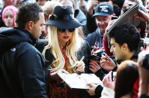 Nữ ca sĩ Lady Gaga đứng vị trí số 14. Nữ ca sĩ Lady Gaga đứng vị trí số 14.