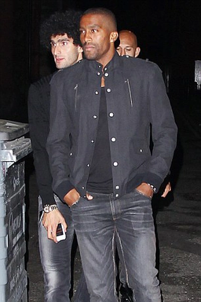 Sylvain Distin, Marouane Fellaini and Tim Howard Sylvain Distin, Marouane Fellaini and Tim Howard