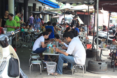 Rất nhiều thực khách ưa thích những món ăn ngon ở đây. Rất nhiều thực khách ưa thích những món ăn ngon ở đây.