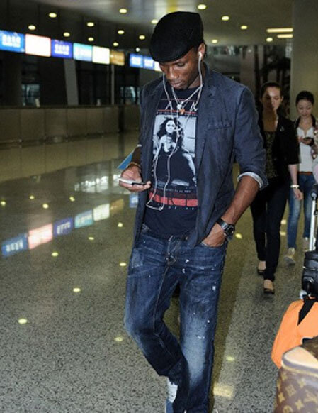 Không giống như lần đầu tiên Drogba tới Trung Quốc, lần này các Không giống như lần đầu tiên Drogba tới Trung Quốc, lần này các