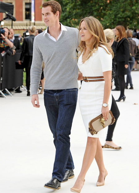 Hôm qua, Andy Murray và cô bạn gái tóc vàng vui vẻ tới dự show diễn Burberry Prorsum thuộc Tuần lễ thời trang London diễn ra ở Kensington Gardens. Hôm qua, Andy Murray và cô bạn gái tóc vàng vui vẻ tới dự show diễn Burberry Prorsum thuộc Tuần lễ thời trang London diễn ra ở Kensington Gardens.