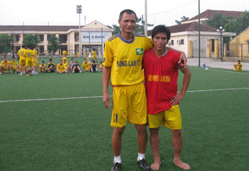 Cựu danh thủ Ngô Quang Trường cũng góp mặt trong trận đấu. Cựu danh thủ Ngô Quang Trường cũng góp mặt trong trận đấu.