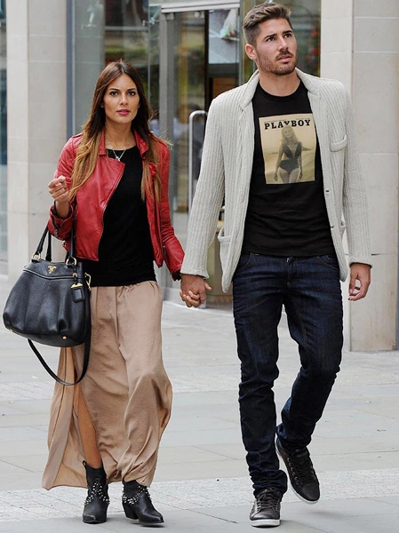 Cuối tuần qua, Javi Garcia tung tăng dắt tay cô bạn gái xinh đẹp Elena Gomez đi dạo quanh thành phố Manchester. Cuối tuần qua, Javi Garcia tung tăng dắt tay cô bạn gái xinh đẹp Elena Gomez đi dạo quanh thành phố Manchester.