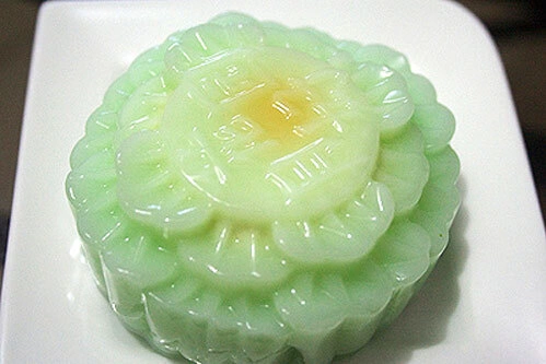 Bánh đậu xanh trứng mặn. Bánh đậu xanh trứng mặn.
