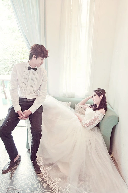 Huyền và bạn trai hào hứng khi lần đầu tiên được chụp ảnh cưới cùng nhau. Huyền và bạn trai hào hứng khi lần đầu tiên được chụp ảnh cưới cùng nhau.