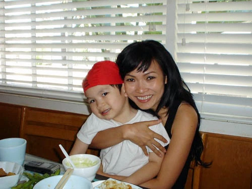 PHương Thanh chưa bao giờ công bố ảnh bé Gà. Trong ảnh, cô chụp cùng con trai Bằng Kiều. PHương Thanh chưa bao giờ công bố ảnh bé Gà. Trong ảnh, cô chụp cùng con trai Bằng Kiều.