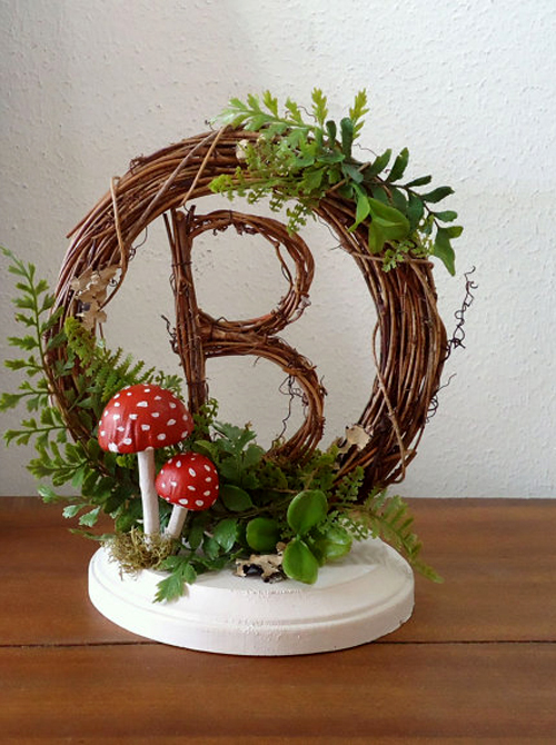Trong mùa thu, phụ kiện tạo nên cake topper thường mang sắc màu ấm áp của gỗ hay tươi mới của cây xanh. Trong mùa thu, phụ kiện tạo nên cake topper thường mang sắc màu ấm áp của gỗ hay tươi mới của cây xanh.
