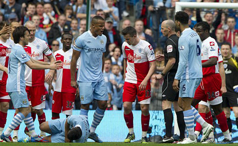 Trước đó, Barton bị FA phạt cấm thi đấu 12 trận vì Trước đó, Barton bị FA phạt cấm thi đấu 12 trận vì