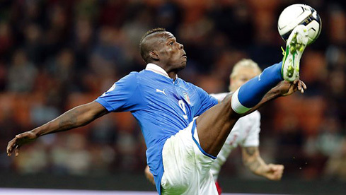Trong trận gặp Đan Mạch ở vòng loại World Cup 2014, Balotelli Trong trận gặp Đan Mạch ở vòng loại World Cup 2014, Balotelli