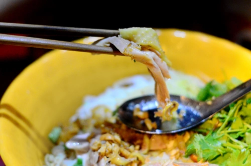 Gà được lựa chọn trong các món ăn đều là gà ta, thơm ngon và chắc thịt. Gà được lựa chọn trong các món ăn đều là gà ta, thơm ngon và chắc thịt.
