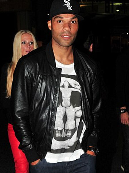 Trung vệ Lescott. Trung vệ Lescott.