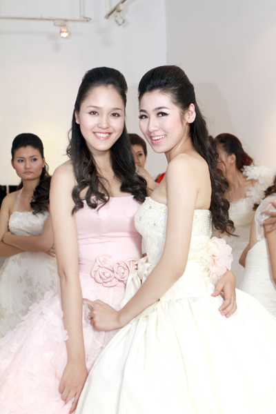 Hai Á hậu Hoàng Anh và Tú Anh hội ngộ. Hai Á hậu Hoàng Anh và Tú Anh hội ngộ.