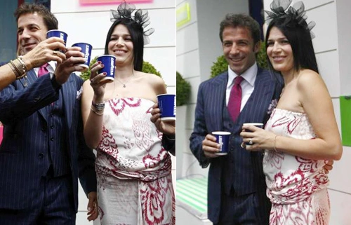 Chuyển tới Australia, Del Piero và gia đình nhanh chóng hòa nhập với cuộc sống mới ở xứ sở chuột túi. Chuyển tới Australia, Del Piero và gia đình nhanh chóng hòa nhập với cuộc sống mới ở xứ sở chuột túi.