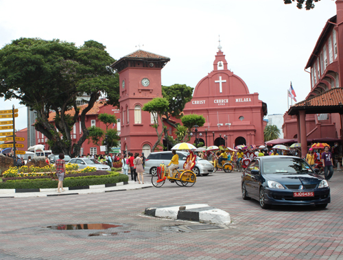 Quảng trường đỏ hay còn gọi là Town Square là nơi thu hút rất đông du khách đến tham quan và mua sắm. Quảng trường đỏ hay còn gọi là Town Square là nơi thu hút rất đông du khách đến tham quan và mua sắm.