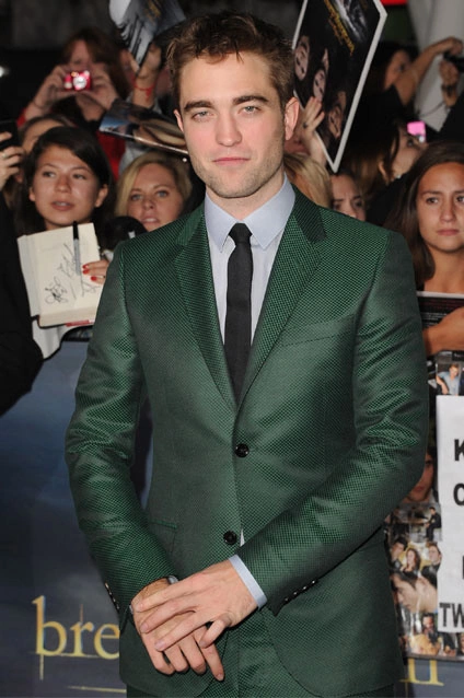 Nam diễn viên với phong cách tỏa sáng của một ngôi sao tại lễ ra mắt "Hừng đông 2" ngày 12/11. Nam diễn viên với phong cách tỏa sáng của một ngôi sao tại lễ ra mắt "Hừng đông 2" ngày 12/11.