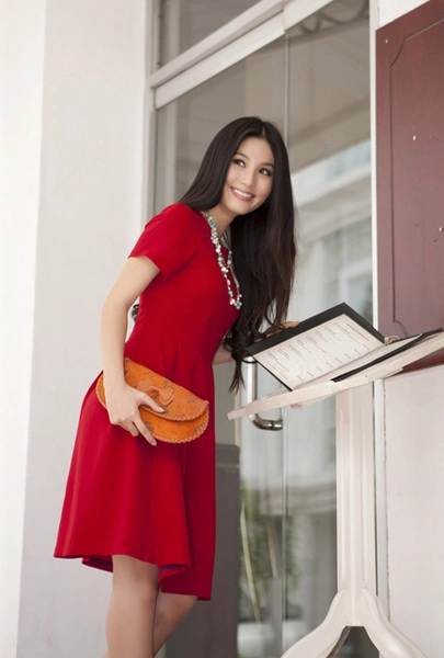 Trùng tên với đàn chị nổi tiếng, Diễm My gây chú ý khi tham dự cuộc thi Hoa hậu Việt Nam 2010. Trùng tên với đàn chị nổi tiếng, Diễm My gây chú ý khi tham dự cuộc thi Hoa hậu Việt Nam 2010.