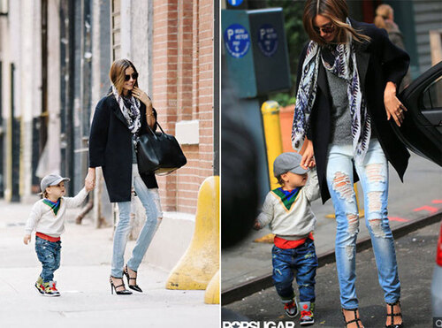 Là một ngôi sao thời trang, Miranda Kerr cũng luôn diện đồ hàng hiệu cho con trai bé bỏng. Là một ngôi sao thời trang, Miranda Kerr cũng luôn diện đồ hàng hiệu cho con trai bé bỏng.