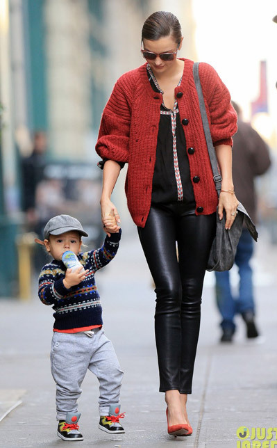Miranda Kerr holds hands with her adorable son Flynn as they go for a walk around town on Thursday (November 22) in New York City. Miranda Kerr holds hands with her adorable son Flynn as they go for a walk around town on Thursday (November 22) in New York City.