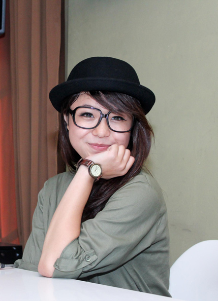 Thế nhưng, những sáng tác của cô lại rất sâu sắc. Thế nhưng, những sáng tác của cô lại rất sâu sắc.