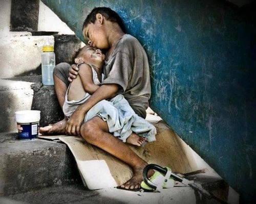 Trên đời còn nhiều lắm những mảnh đời nhỏ bé tội nghiệp... Trên đời còn nhiều lắm những mảnh đời nhỏ bé tội nghiệp...