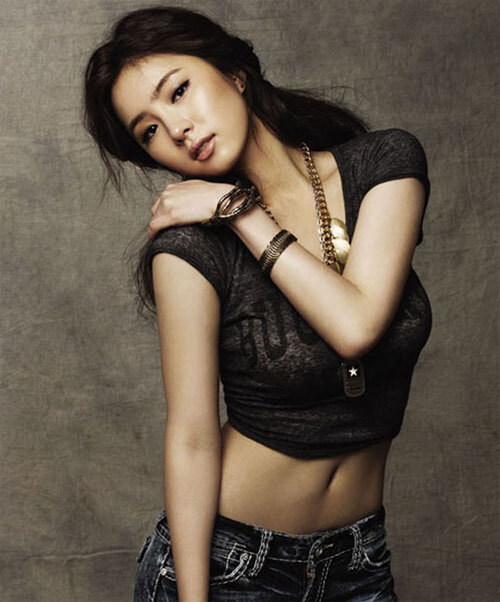 Diễn viên Shin Se Kyung sinh năm 1990. Diễn viên Shin Se Kyung sinh năm 1990.