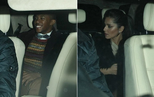 Trong một buổi phỏng vấn tuần trước, Cheryl thừa nhận cô đang yêu và mối quan hệ giữa cô và Tre Holloway hoàn toàn dựa trên sự tin tưởng và tình yêu chân thành. Trong một buổi phỏng vấn tuần trước, Cheryl thừa nhận cô đang yêu và mối quan hệ giữa cô và Tre Holloway hoàn toàn dựa trên sự tin tưởng và tình yêu chân thành.