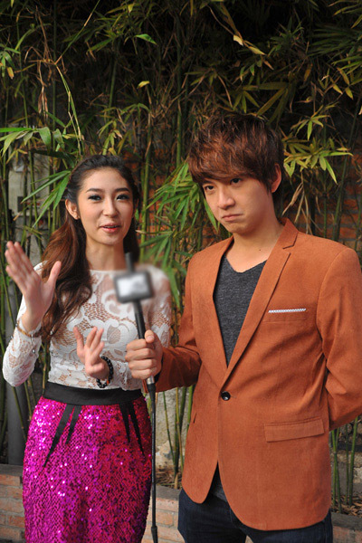 Chiều 3/12, Khổng Tú Quỳnh và Ngô Kiến Huy tổ chức họp báo ra mắt DVD single 'Yêu em'. Chiều 3/12, Khổng Tú Quỳnh và Ngô Kiến Huy tổ chức họp báo ra mắt DVD single 'Yêu em'.
