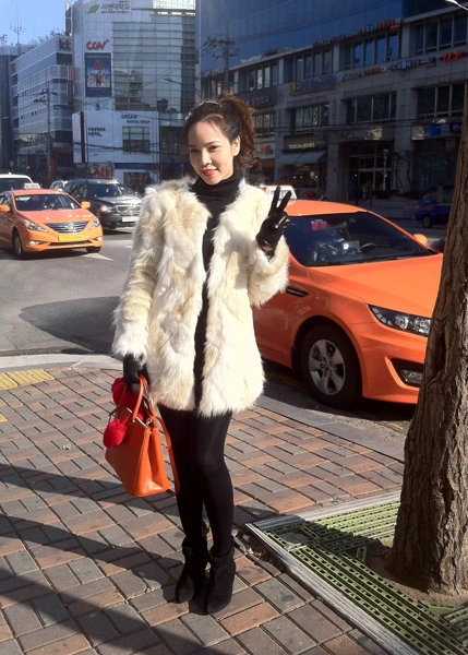 Đường phố xứ kim chi luôn nhộn nhịp người qua lại, các tòa cao ốc Đường phố xứ kim chi luôn nhộn nhịp người qua lại, các tòa cao ốc