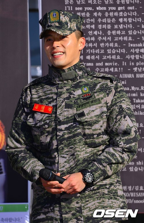 Hyun Bin bày tỏ mong muốn sớm trở lại với màn ảnh: "Thời gian qua, vì không thể đóng phim, tôi thường dõi theo các đàn em của mình diễn xuất và suy nghĩ rất nhiều về chính mình. Nhưng giờ đây tôi đã trở lại, và tôi sẽ cho các bạn thấy rằng Hyun Bin bày tỏ mong muốn sớm trở lại với màn ảnh: "Thời gian qua, vì không thể đóng phim, tôi thường dõi theo các đàn em của mình diễn xuất và suy nghĩ rất nhiều về chính mình. Nhưng giờ đây tôi đã trở lại, và tôi sẽ cho các bạn thấy rằng