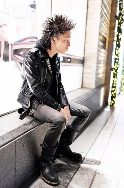 Here's a Harajuku punk rocker who we ran into after dark on the street not far from LaForet. We have actually met him once before. He's a friendly guy who seems to have a nice studded leather jacket collection. Here's a Harajuku punk rocker who we ran into after dark on the street not far from LaForet. We have actually met him once before. He's a friendly guy who seems to have a nice studded leather jacket collection.