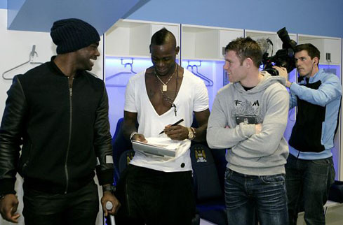 Balotelli cùng Milner và Richards Balotelli cùng Milner và Richards