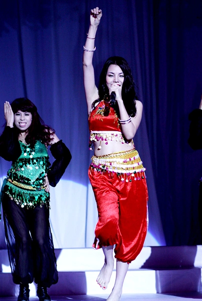 Từ khi lấn sân sang lĩnh vực ca hát, Á hậu Việt Nam Hoàn cầu 2011 Từ khi lấn sân sang lĩnh vực ca hát, Á hậu Việt Nam Hoàn cầu 2011