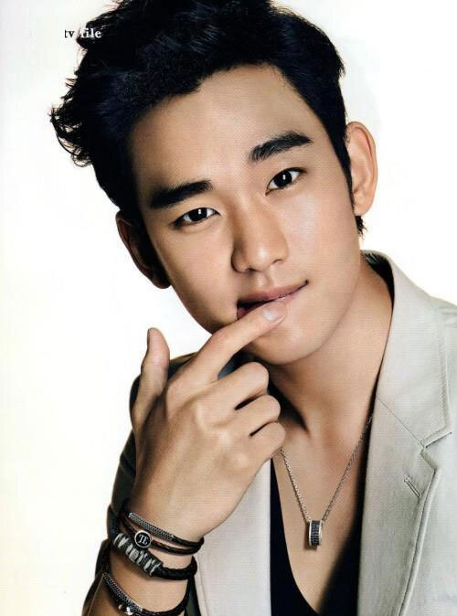 Ngôi sao phim "Mặt trăng ôm mặt trời" Kim Soo Hyun chiếm trọn trái tim các khán giả trẻ và giành vị trí thứ 4 trong bảng xếp hạng. Ngôi sao phim "Mặt trăng ôm mặt trời" Kim Soo Hyun chiếm trọn trái tim các khán giả trẻ và giành vị trí thứ 4 trong bảng xếp hạng.
