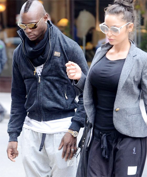 Chỉ riêng chuyện tình của Balotelli với Raffaella Fico cũng đủ 'tốn giấy mực' của báo giới.