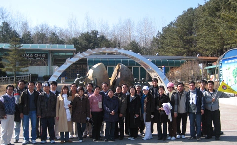 Đoàn khách FIDITOUR tại Bàn Môn Điếm.