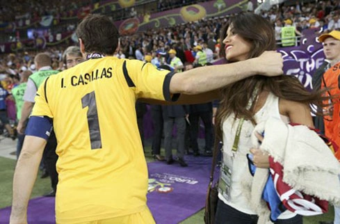 Casillas và bạn gái Casillas và bạn gái