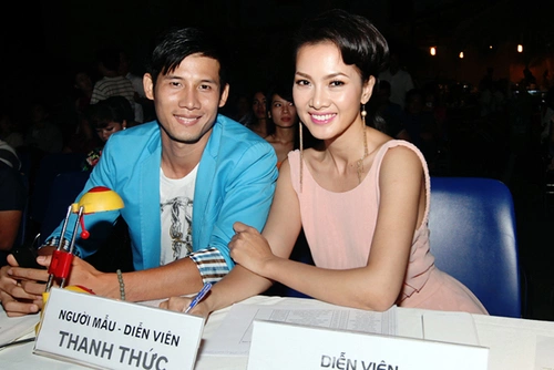 Anh Thư ngồi ghế nóng cùng nhiều đồng nghiệp như người mẫu Thanh Thức. Anh Thư ngồi ghế nóng cùng nhiều đồng nghiệp như người mẫu Thanh Thức.