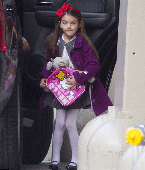 Sau kỳ nghỉ kéo dài hơn 1 tuần, Suri Cruise trở lại trường học hôm thứ 5 (3/1). Sau kỳ nghỉ kéo dài hơn 1 tuần, Suri Cruise trở lại trường học hôm thứ 5 (3/1).