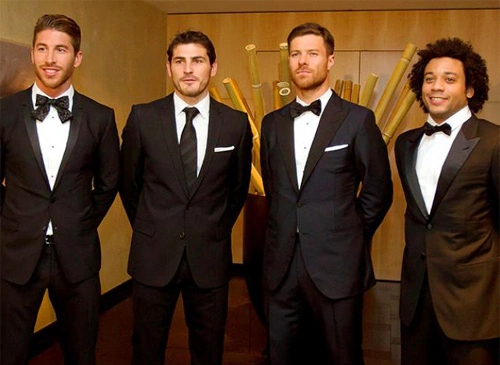 Dàn sao của Real góp mặt trong đội hình tiêu biểu của FIFA gồm Ramos, Casillas, Alonson và Marcelo. Dàn sao của Real góp mặt trong đội hình tiêu biểu của FIFA gồm Ramos, Casillas, Alonson và Marcelo.
